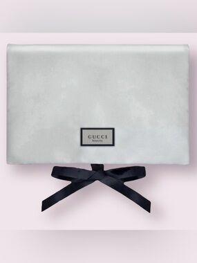 Pearlescent Gucci Beauty (Flap-Top) Cosmetic-Makeup Bag/Pouch